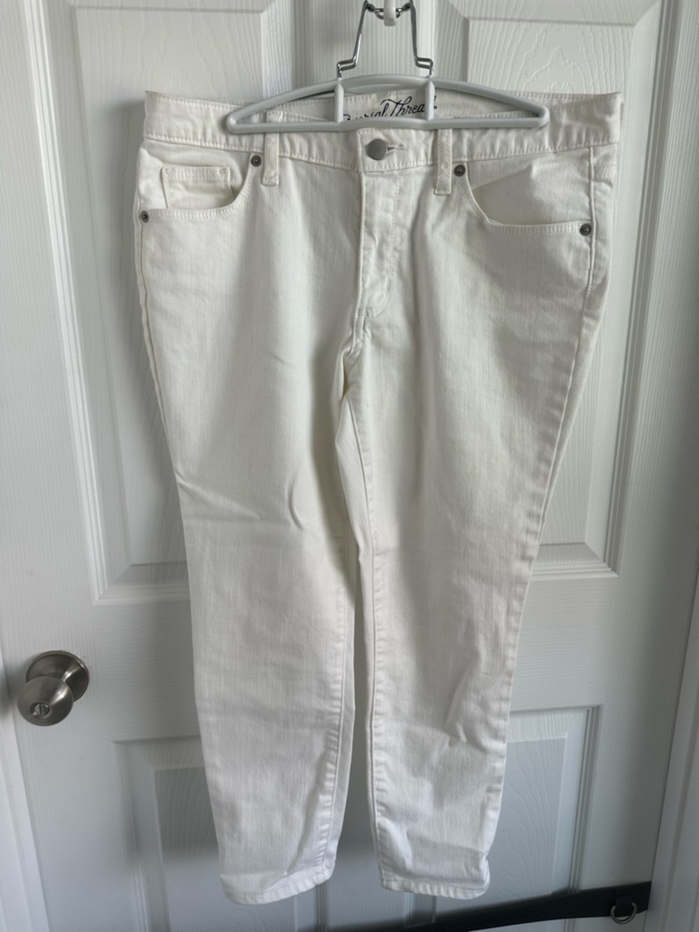 Universal Thread White Cropped Ankle Jeans